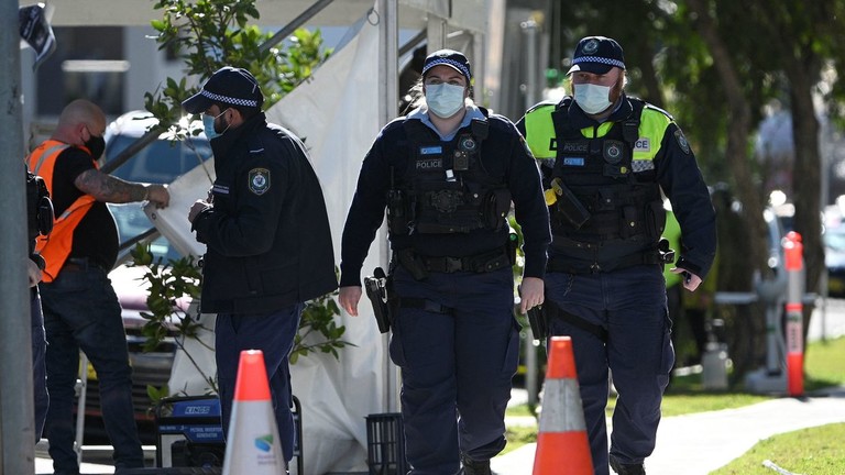 Australian Cops Going Apeshit Enforcing Lunatic Total Lockdown After Three (3) Deaths