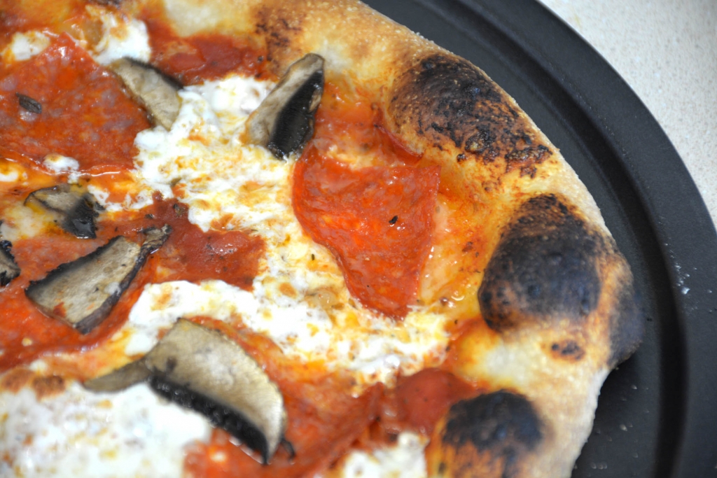 How To Make Italian Neapolitan Pizza In A Home Oven [Recipe + Tutorial]