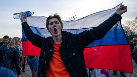 Mother condemns son’s arrest for bearing Russian flag