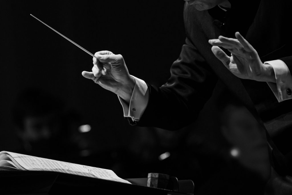 Conductor collapses mid-performance, dies from ‘collapsing’