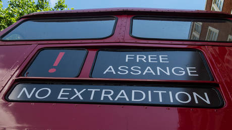 Books on Assange barred from Australian parliament – media