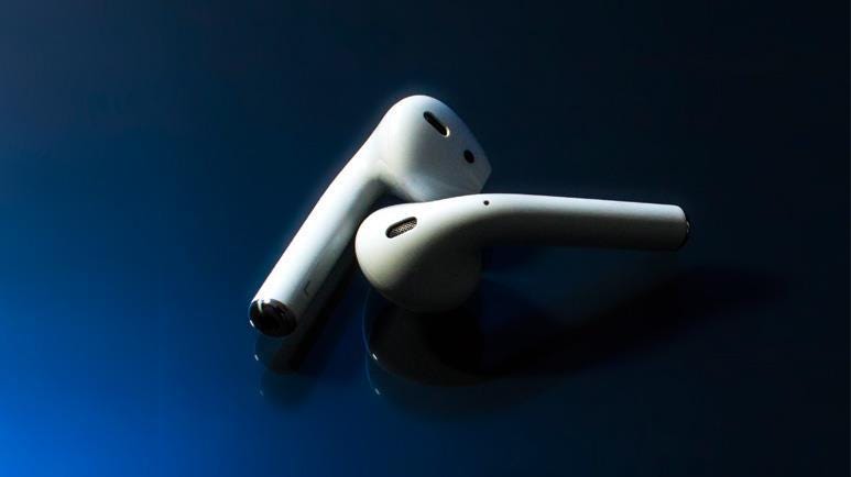 250 Scientists Highlight Concerns With Earbuds