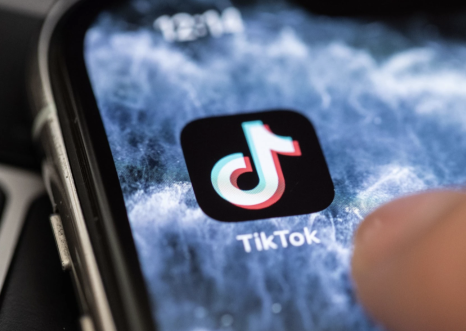 Teens Trash Trump For Destroying TikTok “Safe Space” As ‘Influencers’ Migrate To Instagram