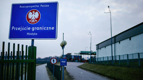 Ukraine to grant special legal status to Polish nationals