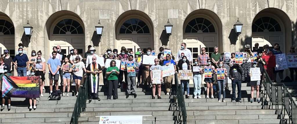 Alabama: Women and F****ts Protest University That Refused Anal Group