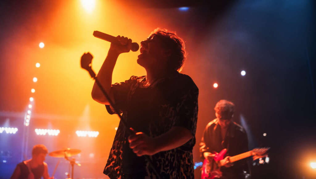 Innovative Worship Song Breaks New Ground By Having More Than 7 Different Words (Satire)