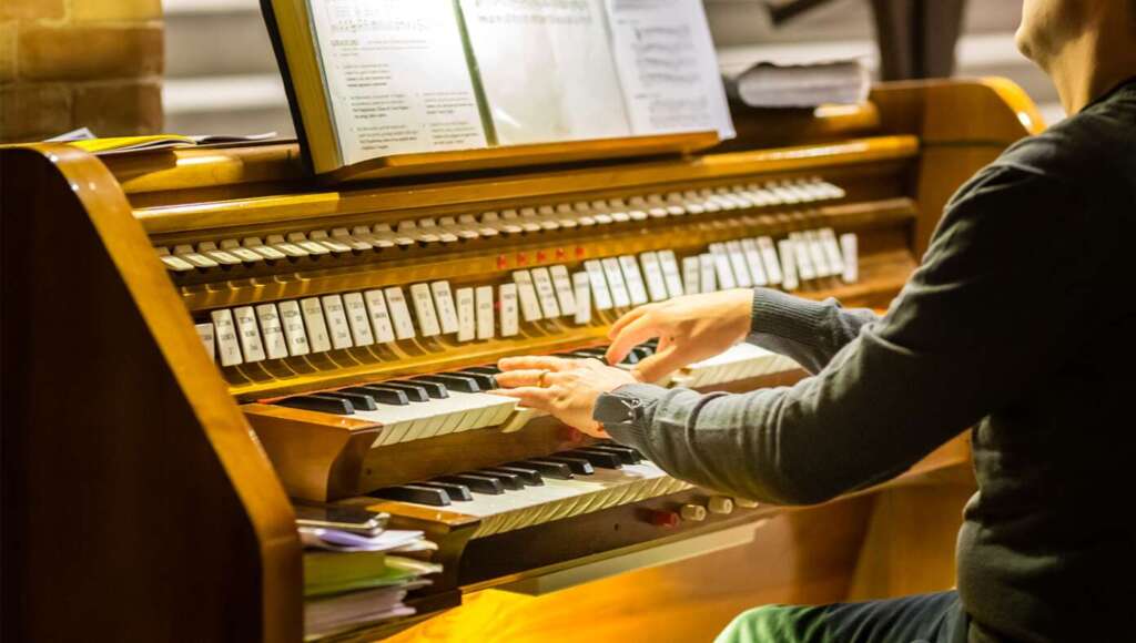 Church Organist Adds Blistering 10-Minute Organ Solo To ‘A Mighty Fortress Is Our God’ (Satire)