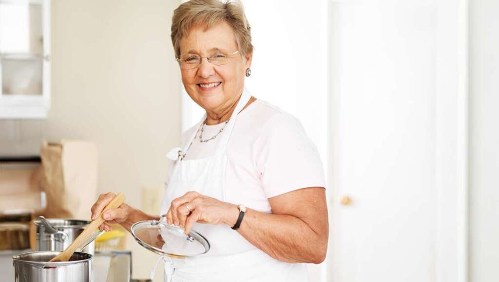 Mom Continues Longstanding Tradition Of Making Cranberry Sauce For No One (Satire)