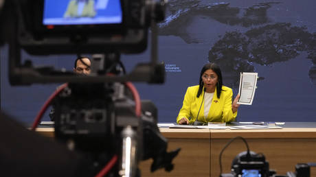 US tries to raid third oil tanker near Venezuela – media