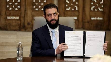 Thousands of Islamic State detainees transferred from Syria to Iraq – media