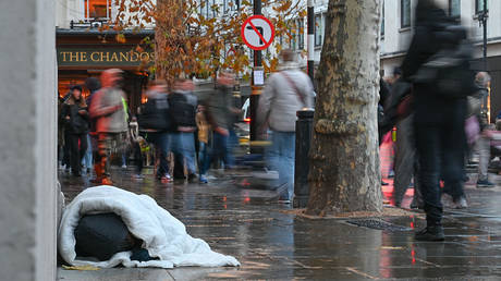 Britons working harder for less – report